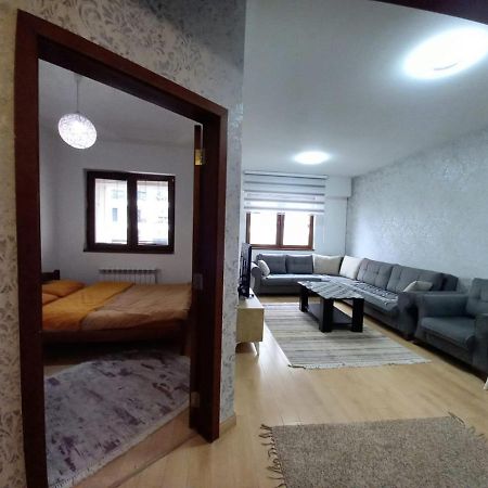 Two Rooms And Kitchen, Bathroom With Balcony Apartment Скоп'є Екстер'єр фото