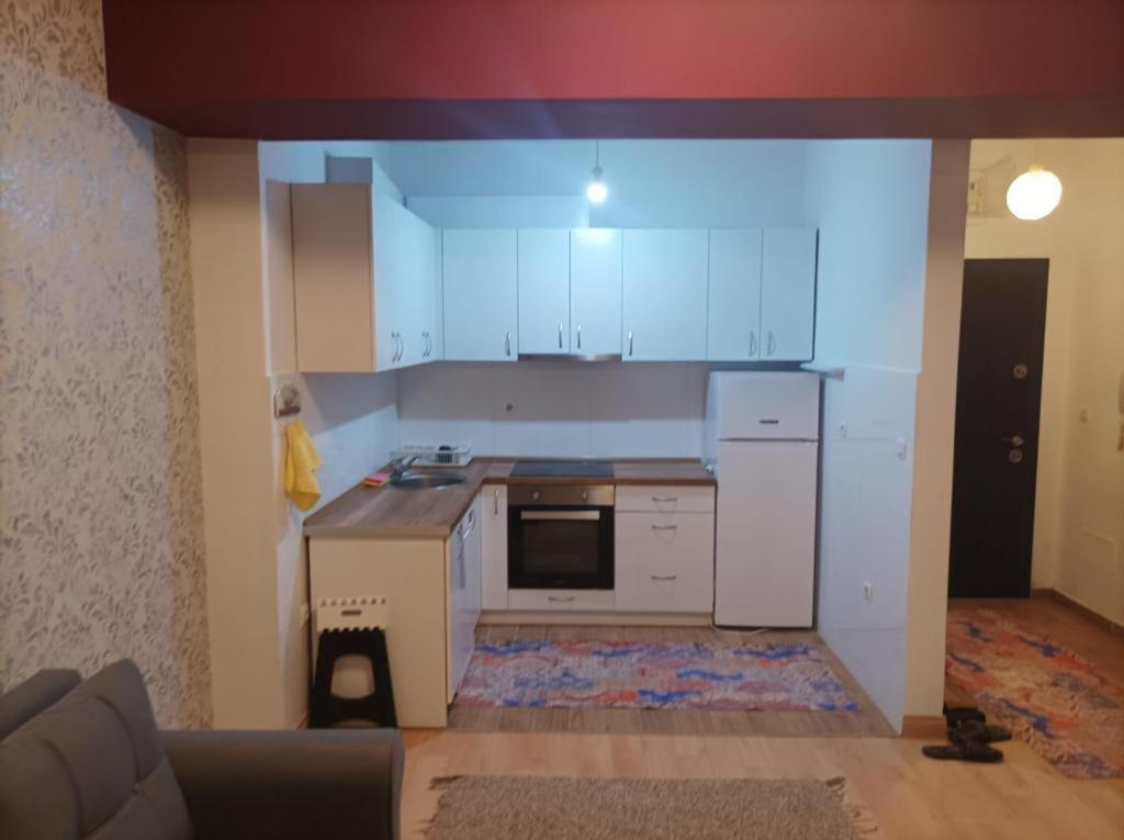 Two Rooms And Kitchen, Bathroom With Balcony Apartment Скоп'є Екстер'єр фото