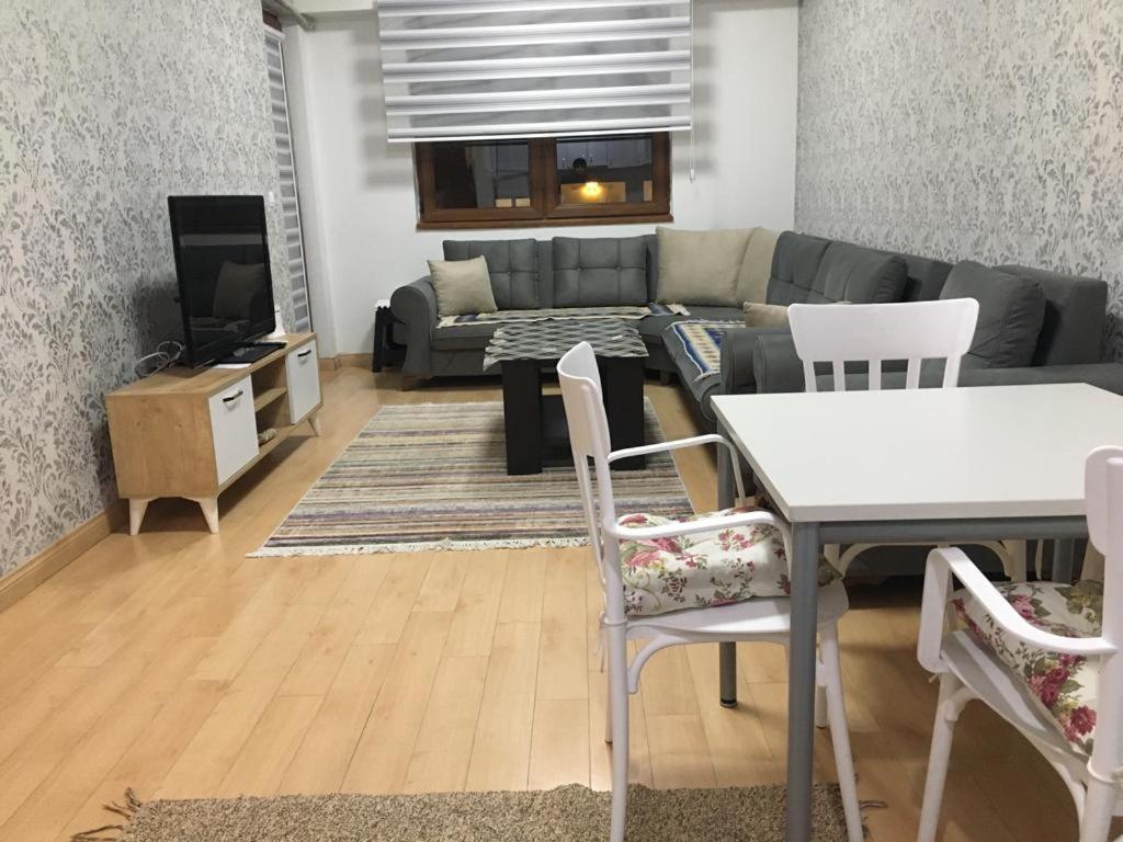 Two Rooms And Kitchen, Bathroom With Balcony Apartment Скоп'є Екстер'єр фото