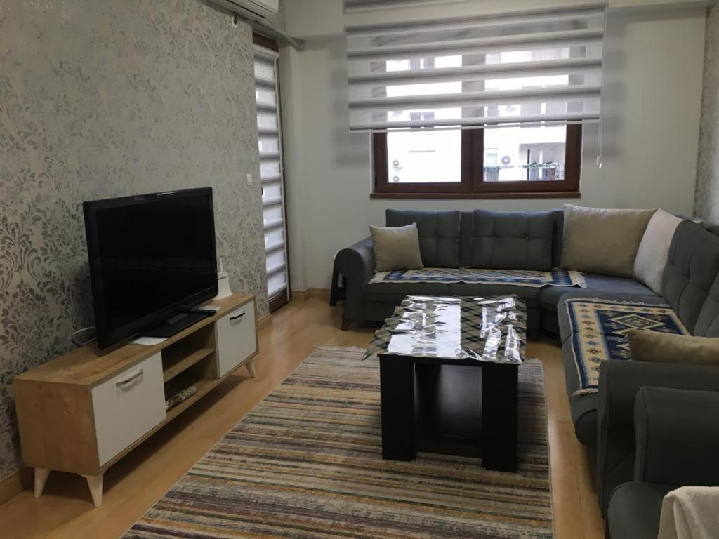 Two Rooms And Kitchen, Bathroom With Balcony Apartment Скоп'є Екстер'єр фото