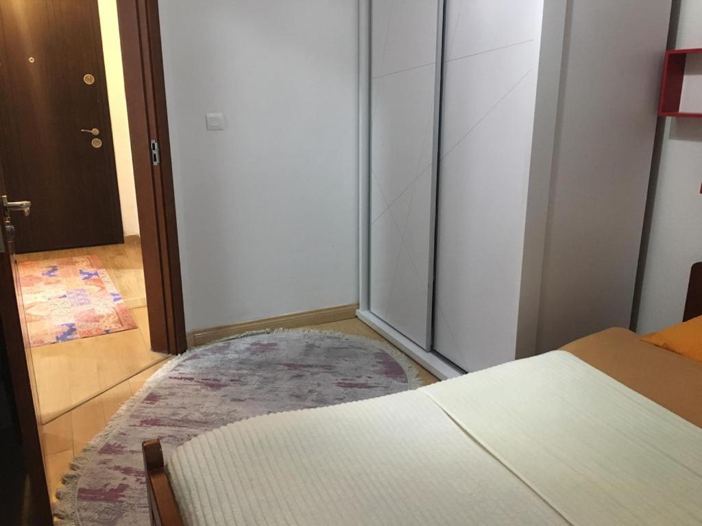 Two Rooms And Kitchen, Bathroom With Balcony Apartment Скоп'є Екстер'єр фото