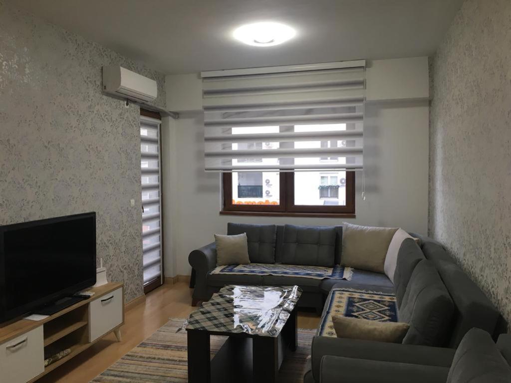 Two Rooms And Kitchen, Bathroom With Balcony Apartment Скоп'є Екстер'єр фото