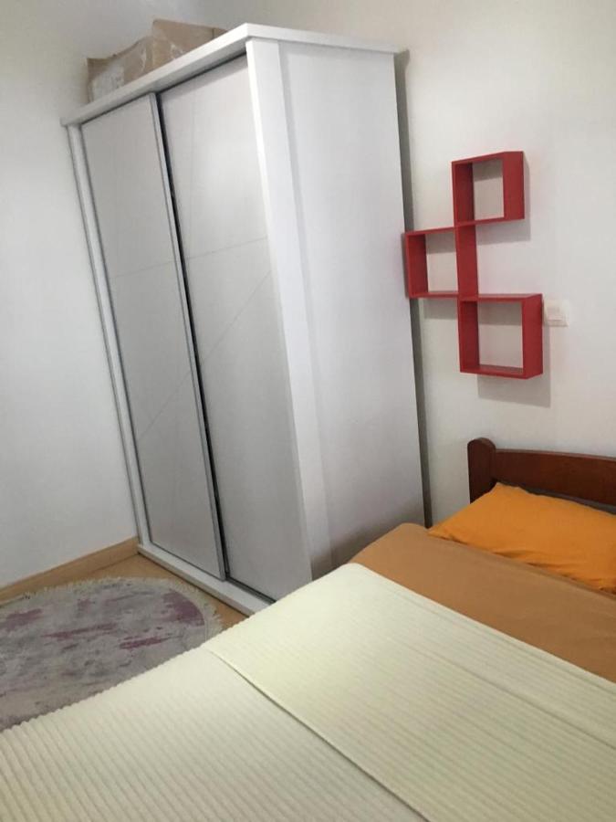 Two Rooms And Kitchen, Bathroom With Balcony Apartment Скоп'є Екстер'єр фото