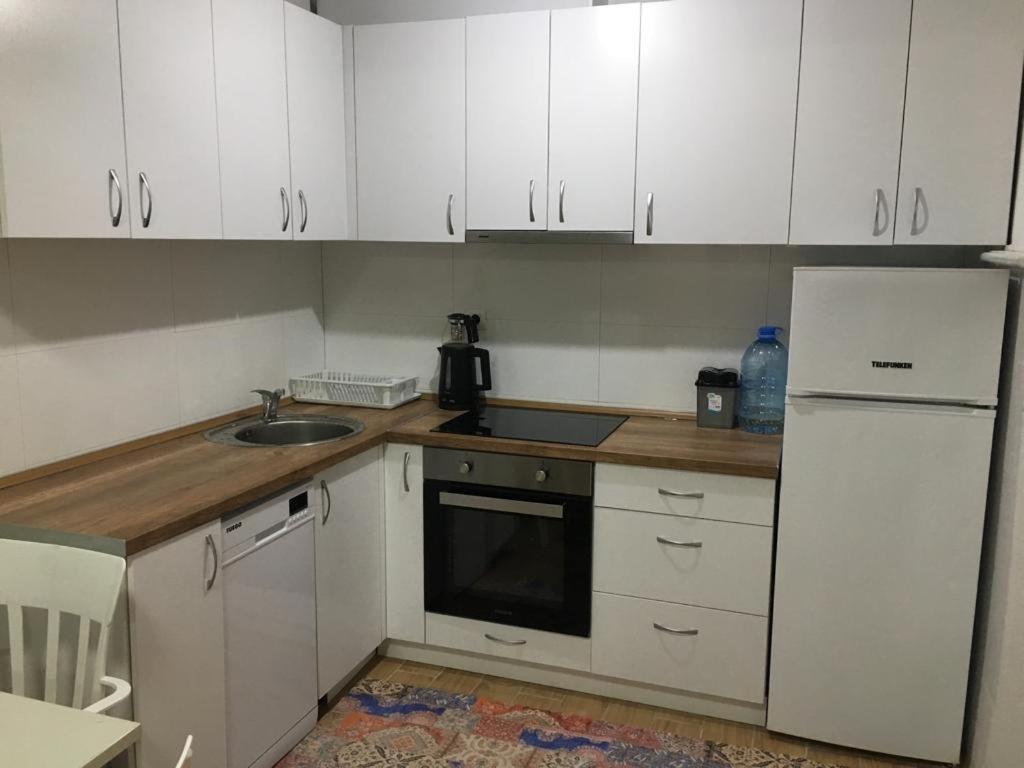 Two Rooms And Kitchen, Bathroom With Balcony Apartment Скоп'є Екстер'єр фото
