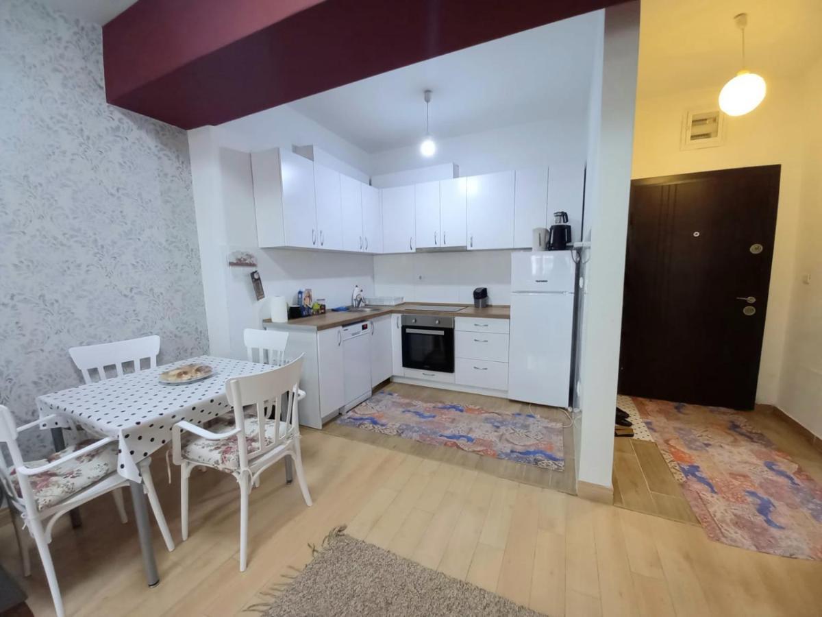 Two Rooms And Kitchen, Bathroom With Balcony Apartment Скоп'є Екстер'єр фото