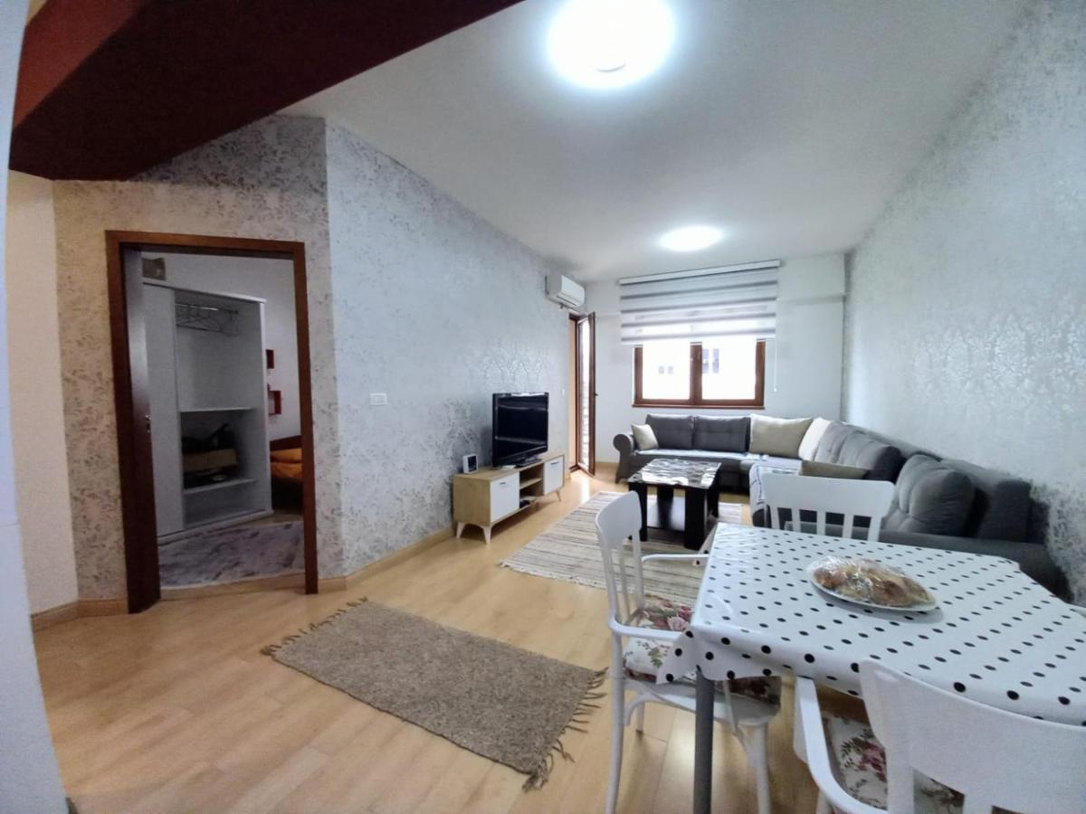 Two Rooms And Kitchen, Bathroom With Balcony Apartment Скоп'є Екстер'єр фото